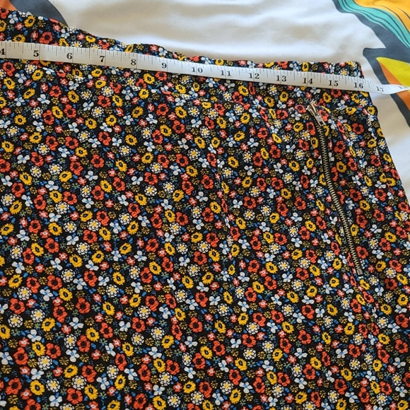 Maura Zip Pocket Detail Skirt - Picture 10 of 11